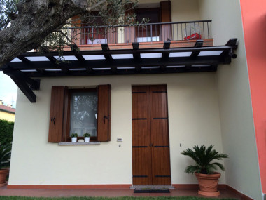 pensilina in legno polyline PPP10702.jpg